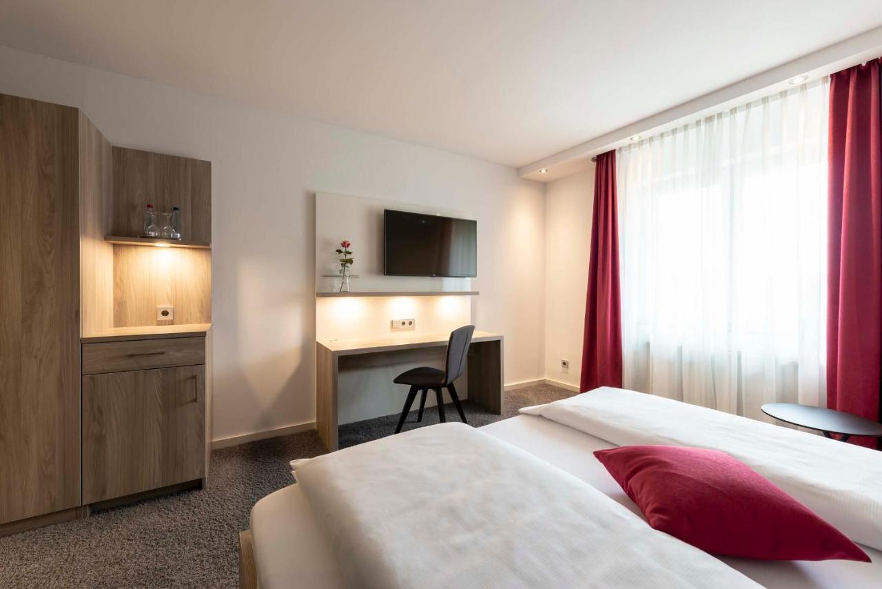 Hotel Gasthof Krone Niederstetten Экстерьер фото