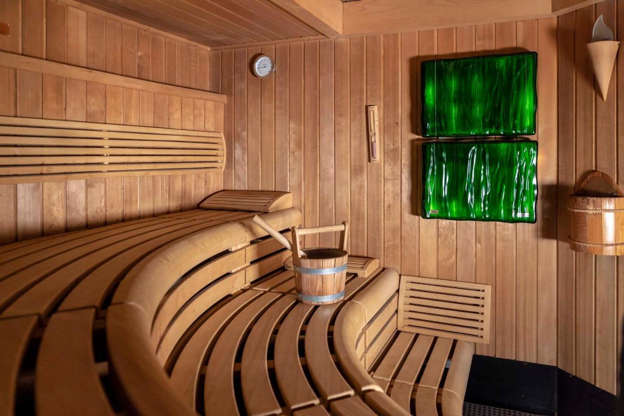 Hotel Gasthof Krone Niederstetten Экстерьер фото