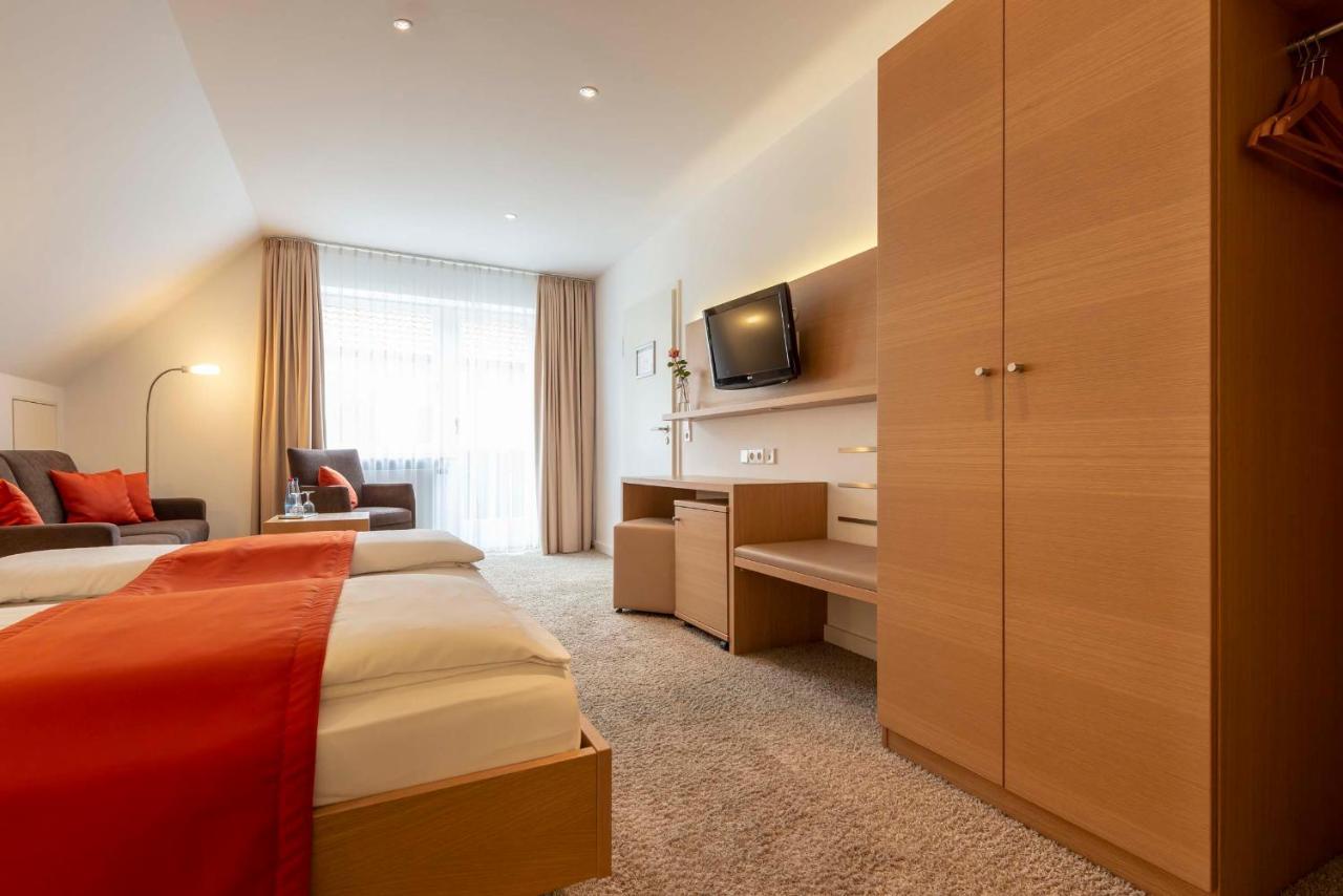 Hotel Gasthof Krone Niederstetten Экстерьер фото